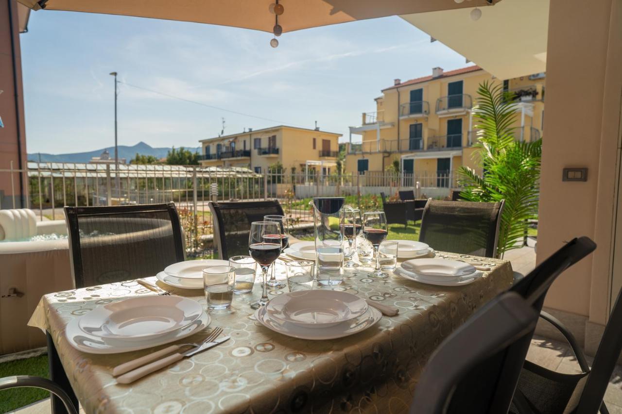 Loano-Marina Spiaggia, Mare, A 5 Stelle Exterior foto